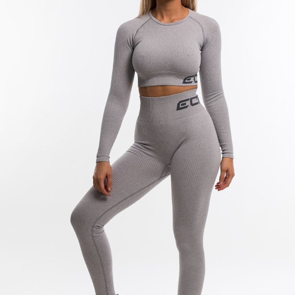 ECHT workout set (leggings & top)
